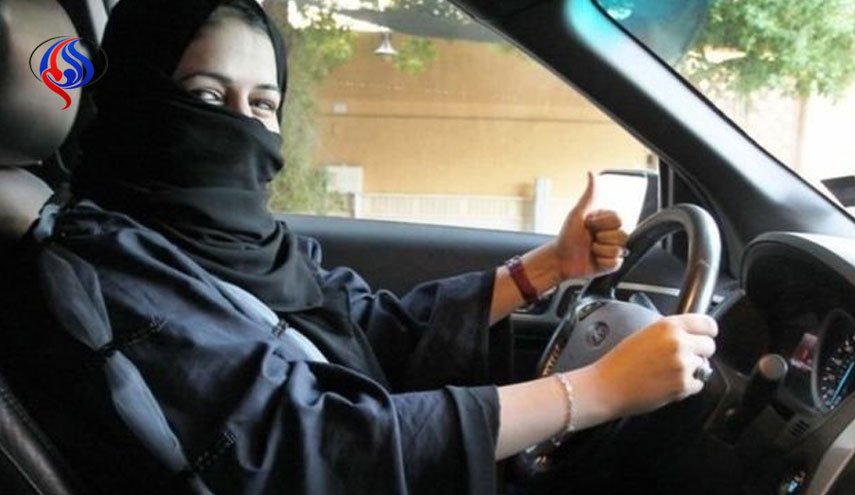رویترز: عربستان اظهارنظر درباره قانون رانندگی زنان را ممنوع کرد