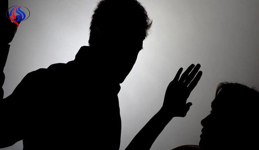 سعودي يشج رأس زوجته ويرميها بسكين من باب “المزاح” والسبب؟1