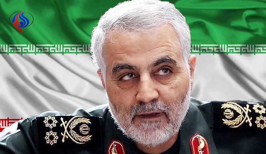 سردار سلیمانی بر سر مزار  مام جلال + عکس
