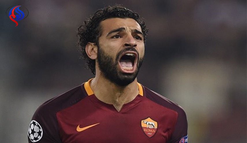 نجم المنتخب المصري محمد صلاح يتعرض للتفتيش بالمطار (صورة)