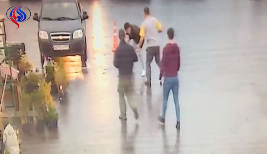 شاهد.. زبون يقتل حلاقا بسبب تسريحة في موسكو!