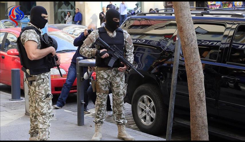 توقيف 3 عملاء لـ 