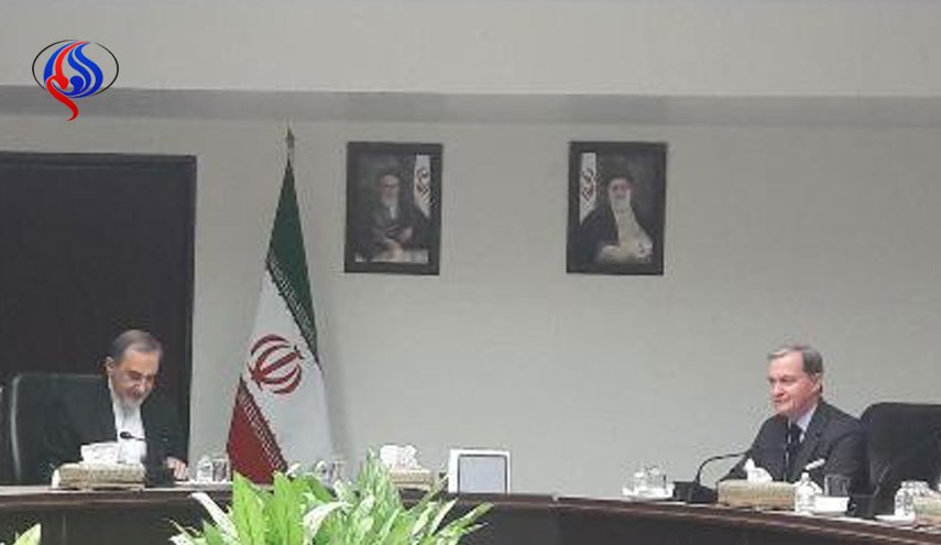 ولایتی: تهران آماده همکاری مشترک با پاریس در موضوعات مختلف است