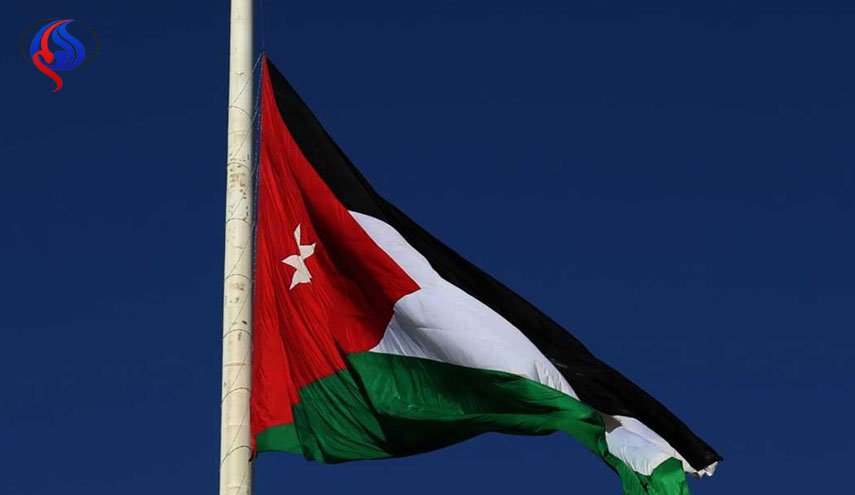 تنكيس علم ديوان الأردن الملكي حدادا على ضحايا الإرهاب بمصر