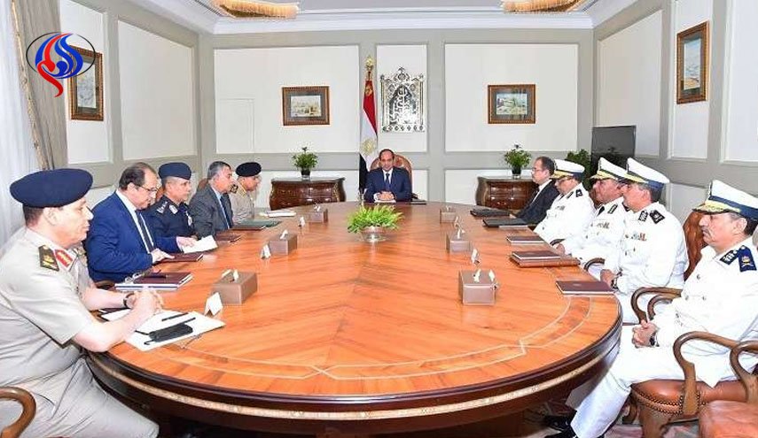 السيسي يجتمع بقادته الأمنيين ويؤكد على مواصلة بلاده مواجهة الإرهاب