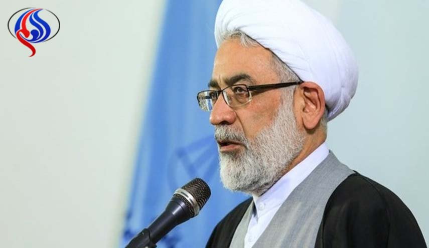 بانک‌ها در اعطای تسهیلات و اخذ ضمانت نامه‌ها در چارچوب قانون عمل کنند