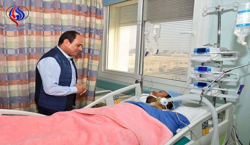 السيسي يزور النقيب الحايس المحرر من أيدي الارهابيين 