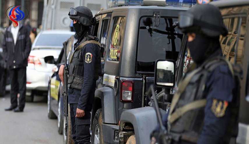 جريمة مروعة ..جزار يذبح أسرته كالخراف ويفشل في الانتحار!