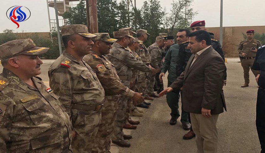 بالصور/ وزير الداخلية العراقي يزور منفذ زرباطية مع ايران