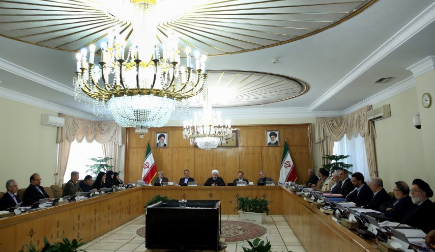 دولت با تمام توان مشکلات زلزله زدگان استان کرمانشاه را پیگیری می کند