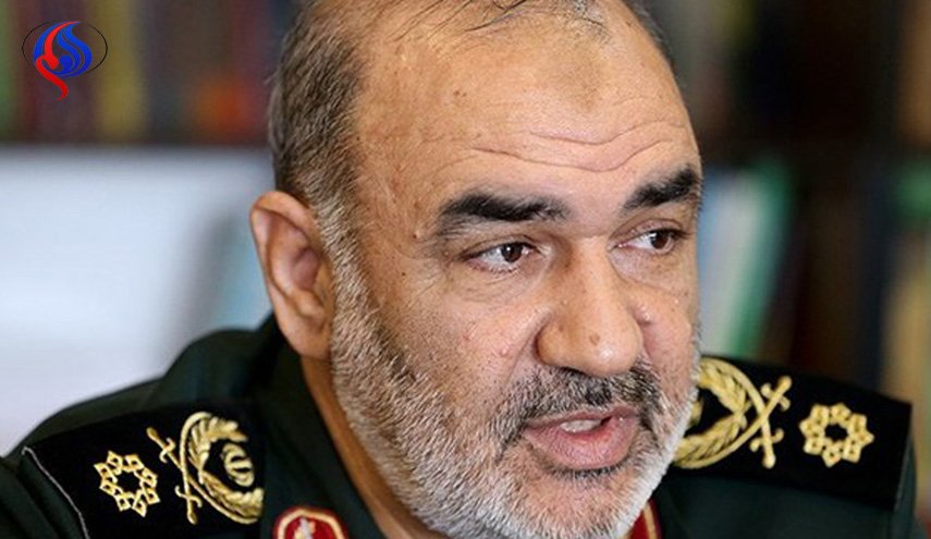سردار سلامی: سپاه پاسداران تا آخر در کنار مردم زلزله زده خواهد ایستاد