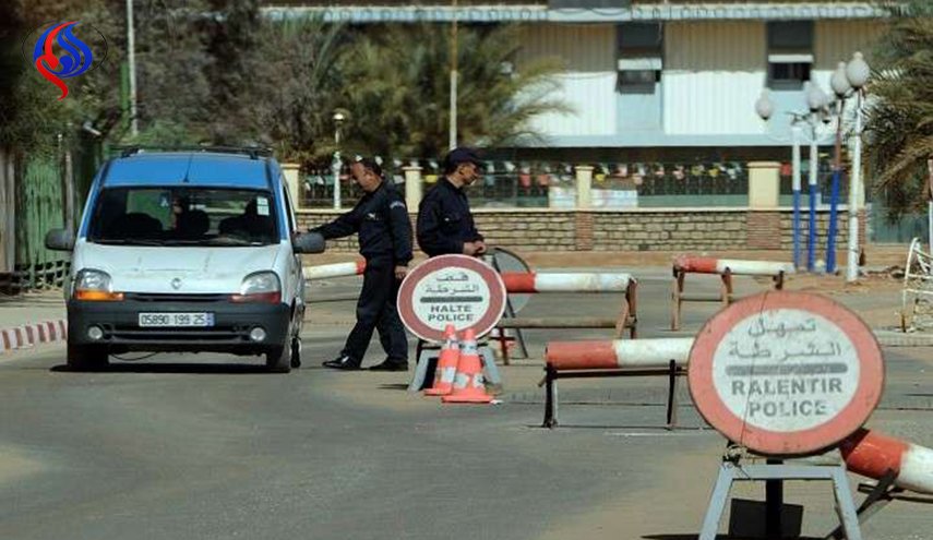 الشرطة الجزائرية تصادر ملابس 