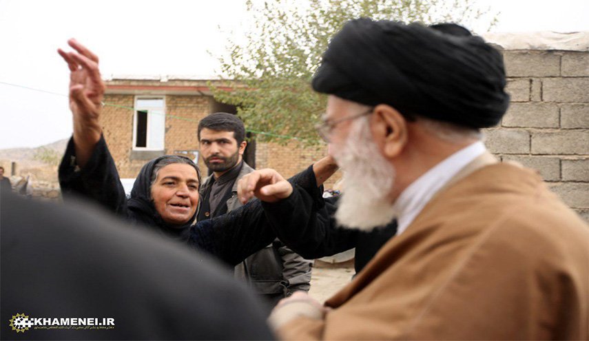 استقبال اهالی روستای زلزله‌زده‌ی سراب ذهاب کرمانشاه از رهبر انقلاب
