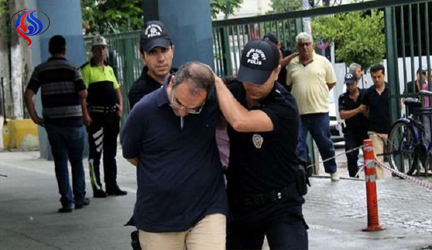 اعتقال 79 مدرسا تركيا سابقا بتهمة التورط في محاولة الانقلاب