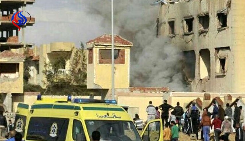 تروریست های حمله کننده به مسجد مصر پرچم داعش داشتند