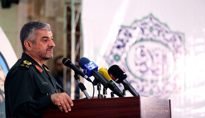 فرمانده سپاه: آمادگی سپاه و بسیج برای حل مشکلات جامعه