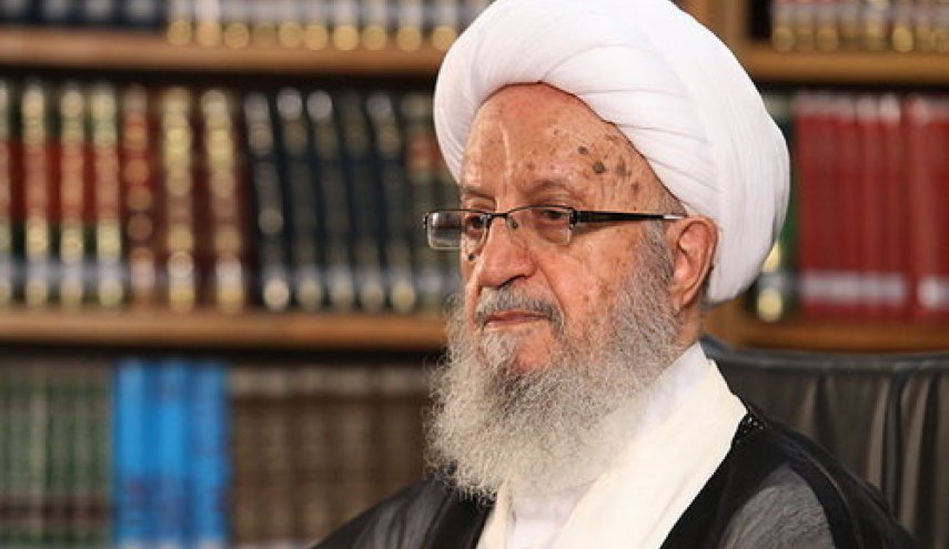 آیت‌الله مکارم شیرازی: مگر مشکل کشور ما ورود زنان به ورزشگاه است؟