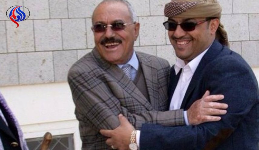 بالصور.. هل قتل العواضي مع صالح أم سلم نفسه؟