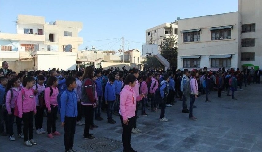 معلمة سورية تتهم مديرها باحتجازها، والتحقيقات تكشف ماحدث!
