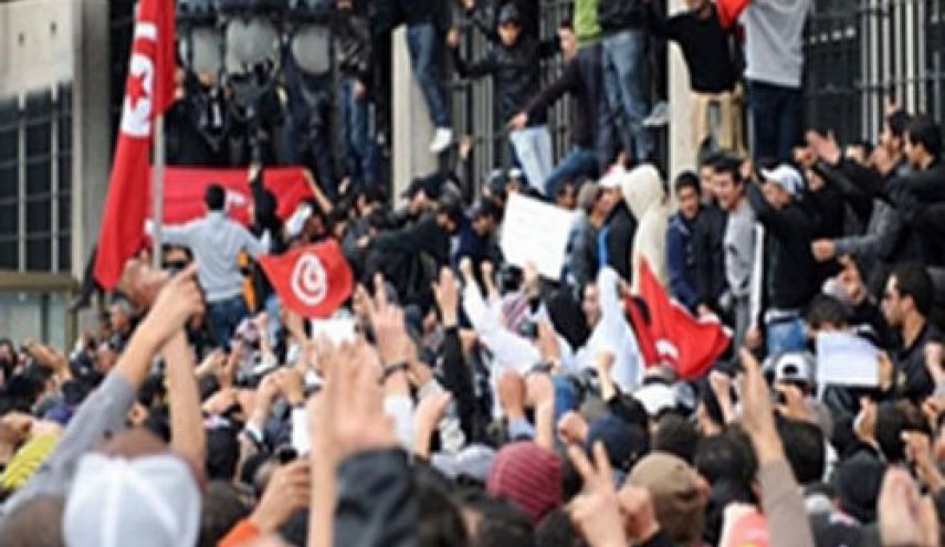 بسته شدن سفارت آمریکا در تونس به دلیل تظاهرات گسترده مردم