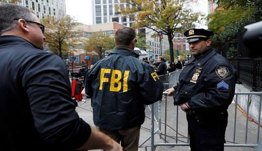 كيف رد مدير FBI على هجوم ترامب؟
