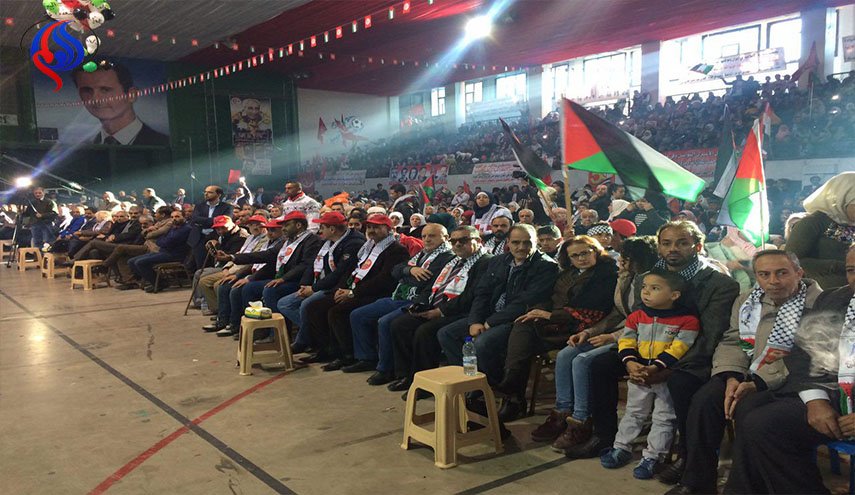 بالصور، وقفة تضامنية في دمشق بدعوة من الفصائل الفلسطينية تنديداً بقرار ترامب