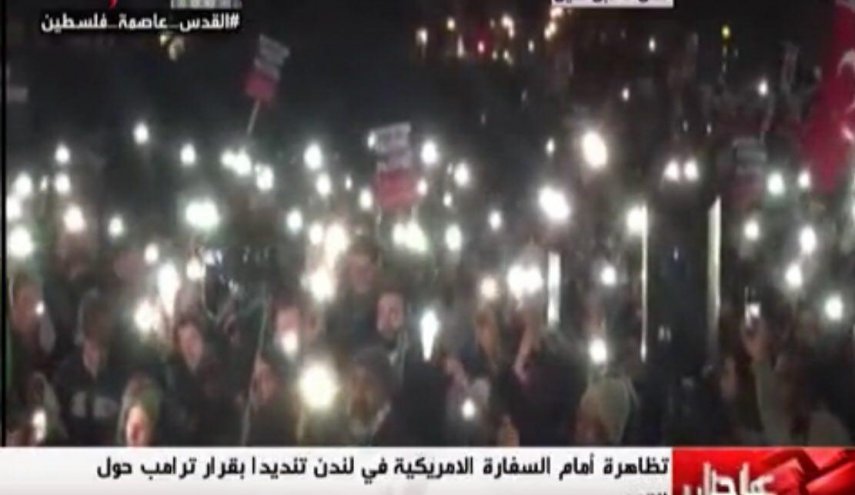 تظاهرات بزرگ در برابر سفارت آمریکا در لندن