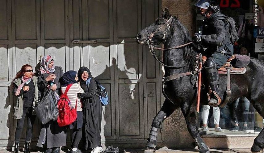 تعرض سربازان اسرائیلی به زنان فلسطینی + تصاویر