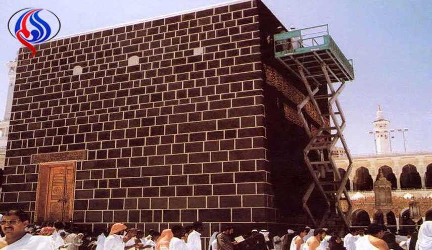 صورة نادرة.. شاهد الكعبة المشرفة بدون كسوتها!