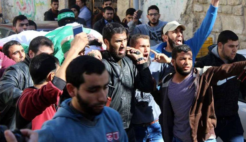  بالصور.. اهالي غزة يشيعون الشهيدين القساميين