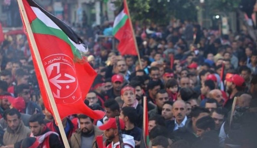 عکس شاه و ولیعهد سعودی با پرچم‌ آمریکا به آتش کشیده شد+عکس