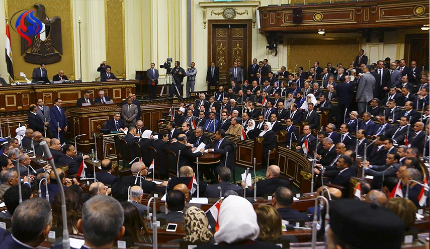 البرلمان المصري يدعو لعزل الولايات المتحدة