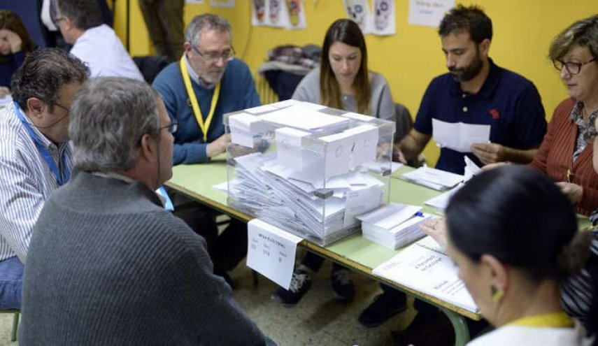 الانفصاليون يفوزون في الانتخابات البرلمانية في كتالونيا
