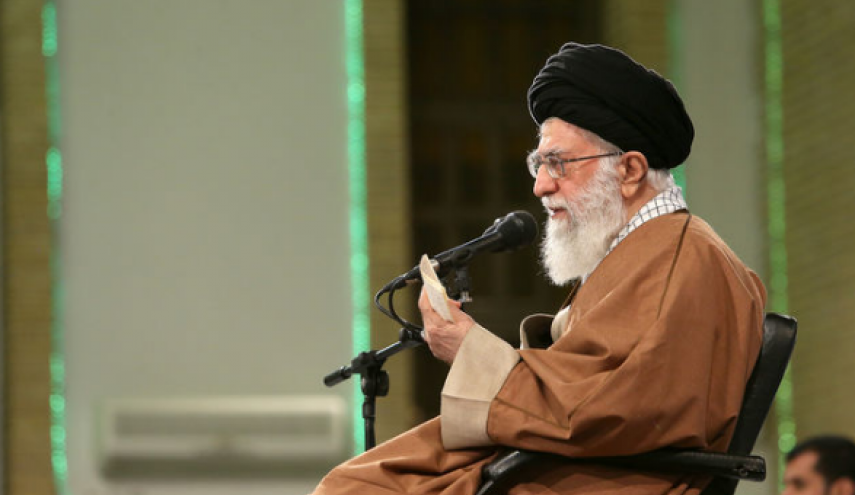مهمترین هدف دشمن ناامید کردن ملت است باذن‌الله زمین‌گیر خواهند شد/ افرادی که امکانات کشور دراختیار آنها بوده یا اکنون هست باید پاسخگو باشند نه مدعی