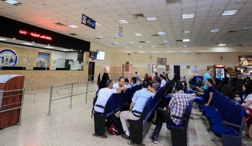 الاحتلال يمنع 12 فلسطينيا من السفر الى الأردن