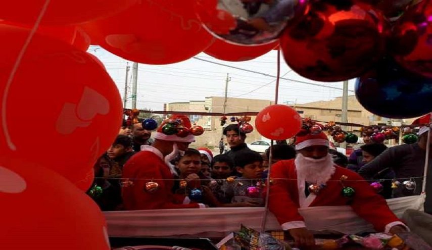 بالصور.. بابا نويل يطرق باب الفلوجة