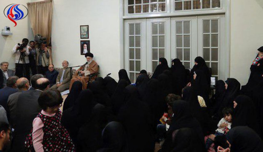 روح شجاعت، فداکاری و ایمان مانع اعمال دشمنیِ دشمنان است / در قضایای اخیر دشمنان هم‌پیمان شدند تا برای نظام اسلامی مشکل بوجود آورند