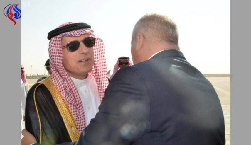 الجبير بمنزل عائلة اردنية مواسيا بعزاء والدتهم؛من هي؟