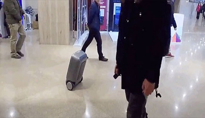 چمدان هوشمندی که دنبال شما حرکت می‌کند