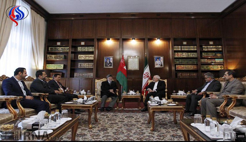 وزير الخارجية الايراني يستقبل نظيره العماني