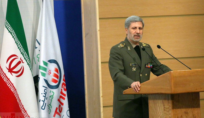 امیر حاتمی:بخش دفاعی كشور نگاه به بیرون ندارد