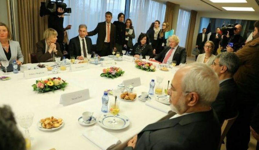 آغاز رایزنی برجامی ظریف با موگرینی و وزرای خارجه سه کشور اروپایی در بروکسل