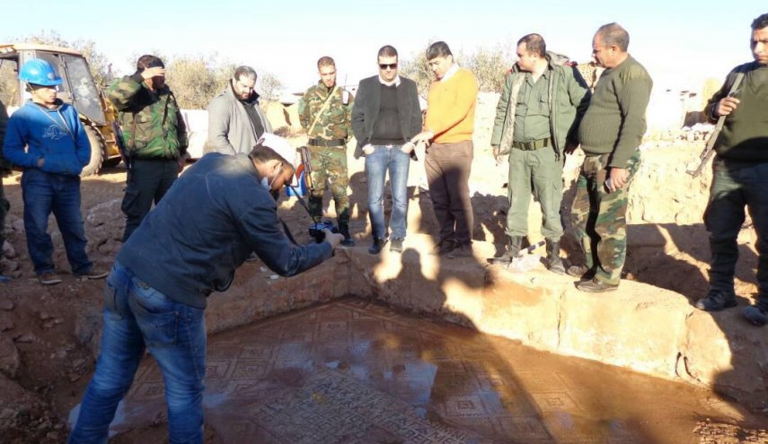 بالصور.. الجيش السوري يعثر على لوحات فسيفسائية بريف حماة 