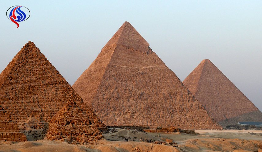 بالصور...آخر ملوك مصر يحتفل بعيد ميلاده!
