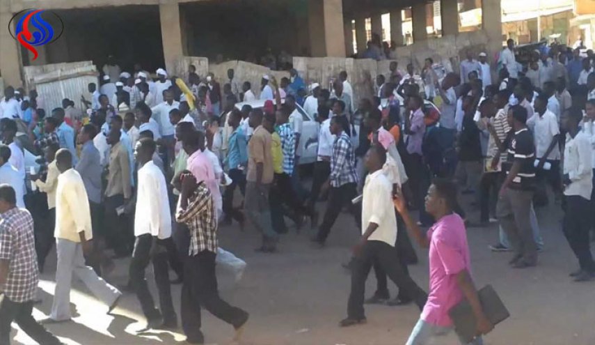 السلطات السودانية تعتقل صحفيين خلال تغطيه تظاهرات احتجاجية