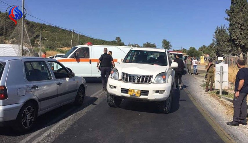 مستوطن يدهس شابًا فلسطينيًا بالضفة 