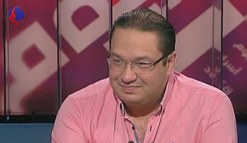 وزير الإعلام السعودي يوقف كاتبا بصحيفة 