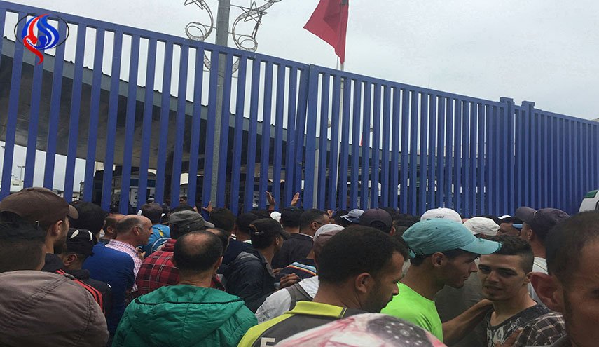 مقتل مغربي بمعبر مليلية يثير تساؤلات عن عنصرية إسبانيا