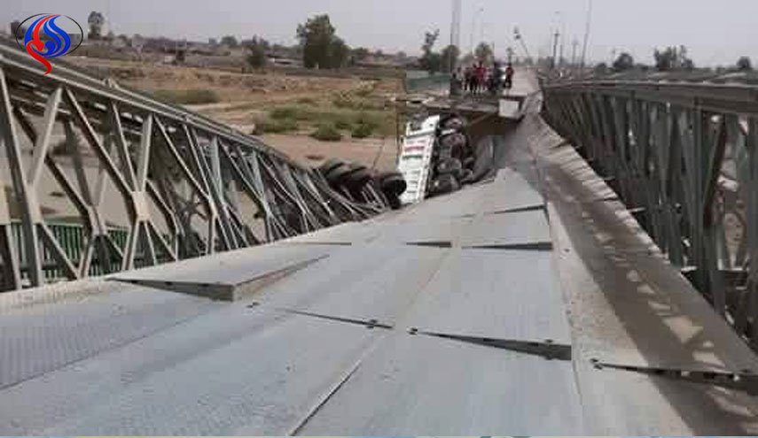 بالصور.. انهيار جسر على نهر  في بعقوبة بسبب شاحنة