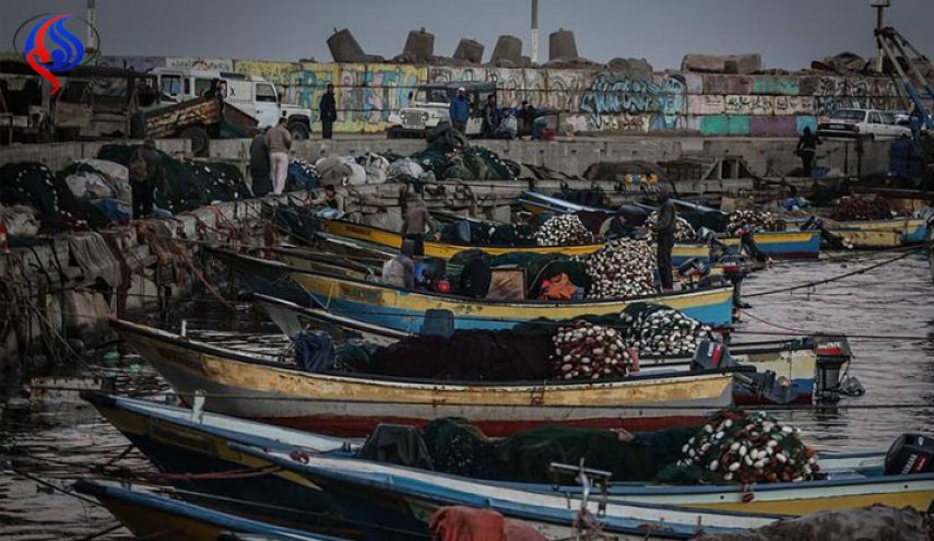 بحرية الاحتلال تُهاجم صيادي شمال القطاع